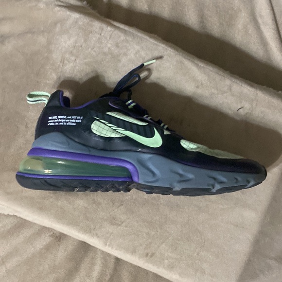 Nike Air Max 270 React - Picture 3 of 5